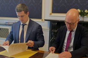 Минцифры начинает сотрудничество с Amazon.