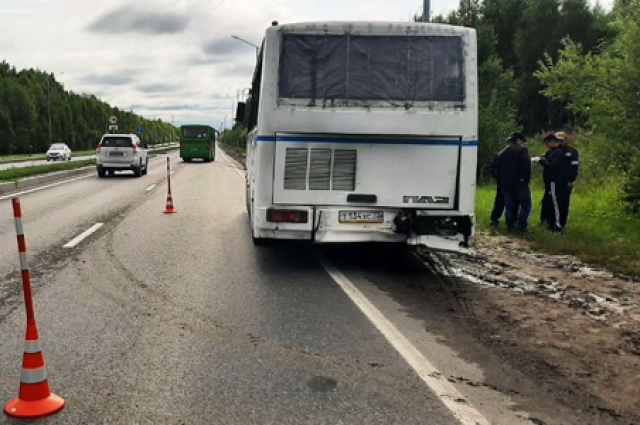ГИБДД расследует обстоятельства столкновения двух автобусов под Тобольском