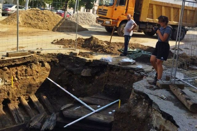 В Нижнем Новгород на улице Ильинской обнаружили старинную мостовую