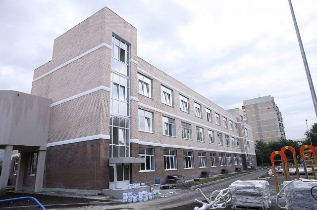 В Краснодаре новый корпус школы в мкр Гидростроителей готов на 94%