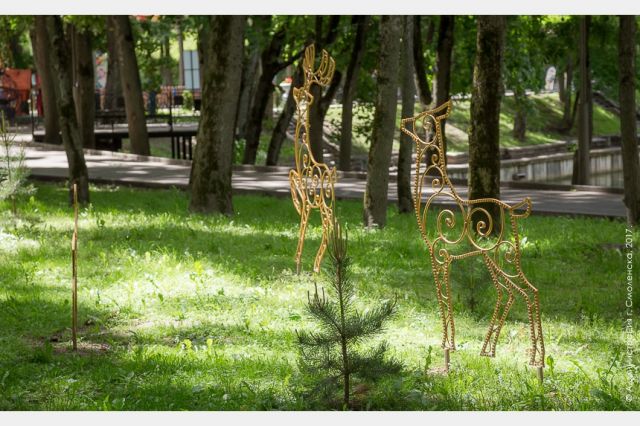 Пешеходные дорожки приводят в порядок в «Лопатинском саду» Смоленска