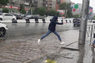Днем воздух прогреется максимум до +19 градусов, ночью столбики термометров покажут +13 градусов.