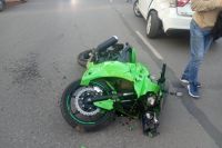 В результате ДТП мотоциклист получил травмы, его отвезли в больницу.