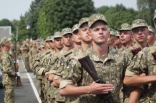 В Украине могут отменить обязательный военный призыв.