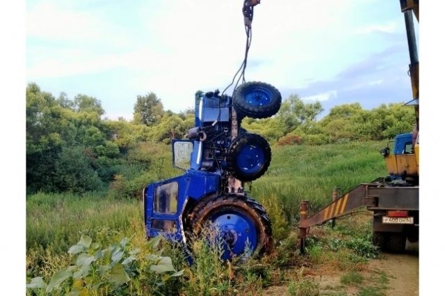 В Рязанской области утонул трактор, погибли два человека