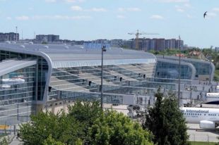 В аэропорту Львова эвакуируют людей