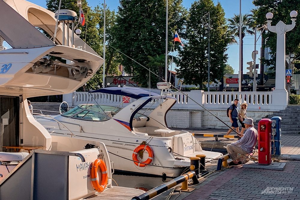 Рано утром в порту можно встретить рыбаков.