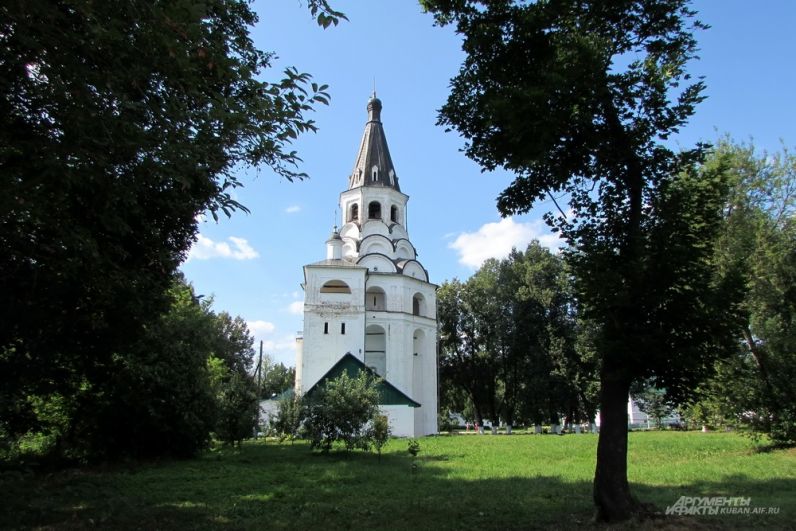 Распятская церковь-колокольня в Александрове.