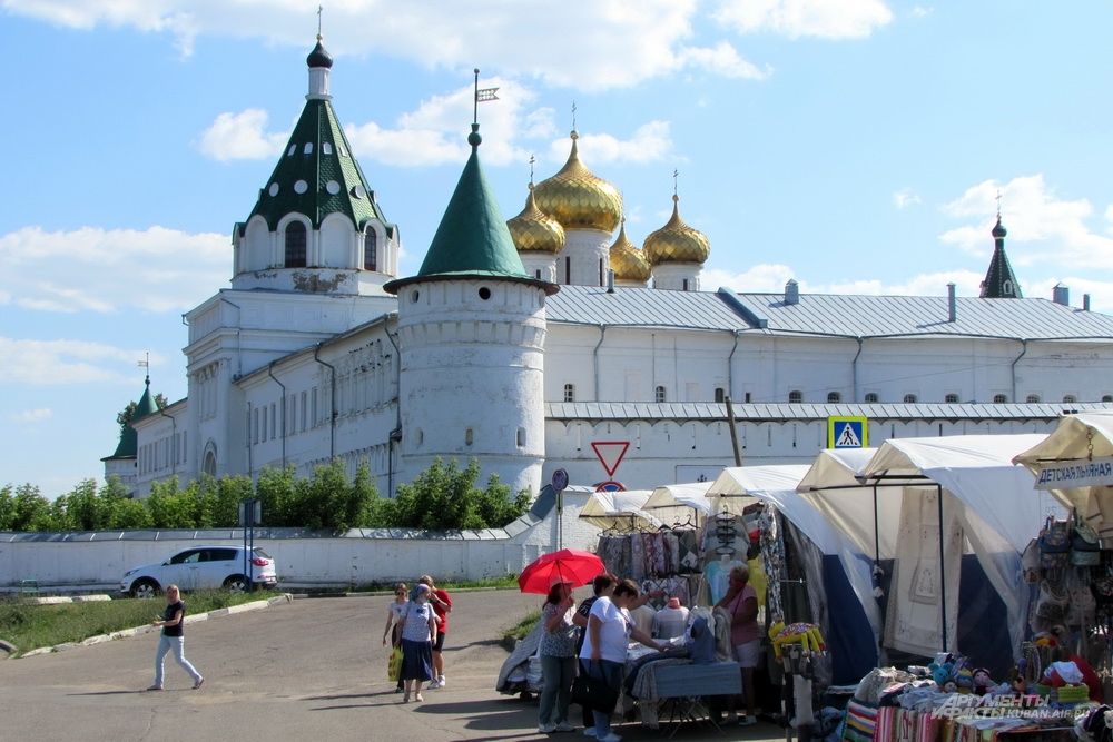 Свято-Троицкий Ипатьевский мужской монастырь в Костроме.