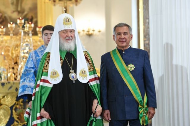 Рустам Минниханов наградил патриарха Кирилла орденом «Дуслык»