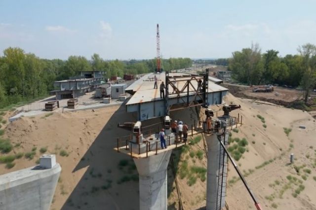 В Самаре строители приступили к надвижке моста через ж/д в «Волгаре»