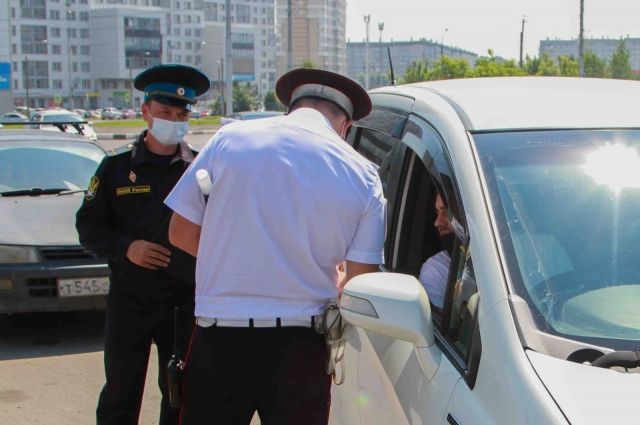 Петропавловские приставы арестовали 8 автомобилей должников