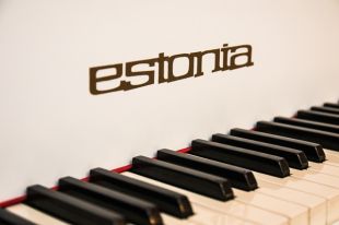 Рояль «Эстония».