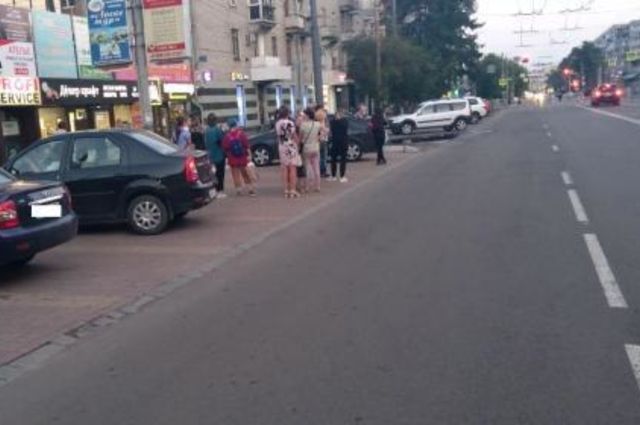 В Брянске на улице 3-го Интернационала внедорожник сбил женщину
