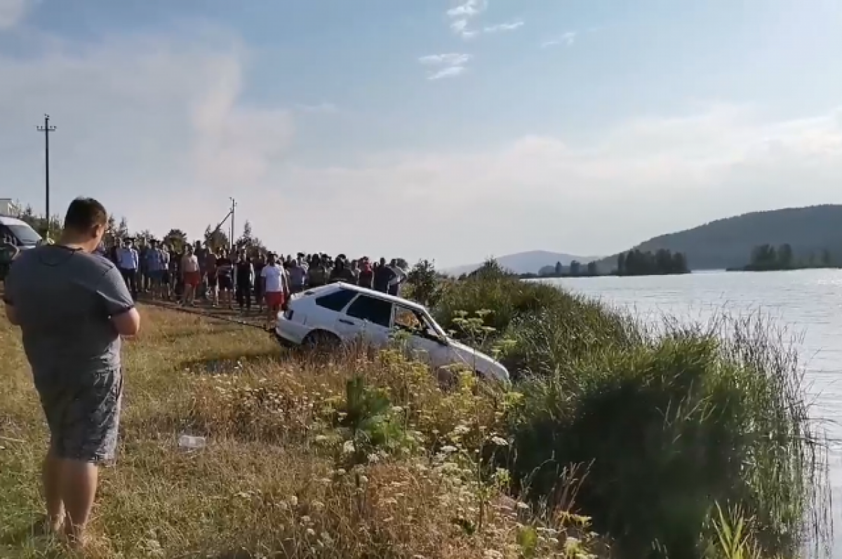 Автомобиль с телом девушки подняли со дна водоема в Миассе | АиФ Челябинск