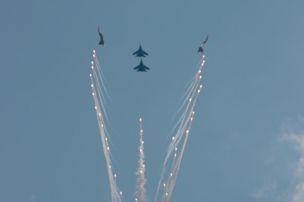 Роспуск «Ангел» в исполнении пилотажной группы «Русские Витязи».