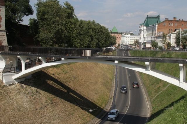 В Нижнем Новгороде отремонтировали пешеходный мост над Зеленским съездом