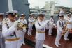 Музыканты военного оркестра на репетиции парада ко Дню ВМФ во Владивостоке