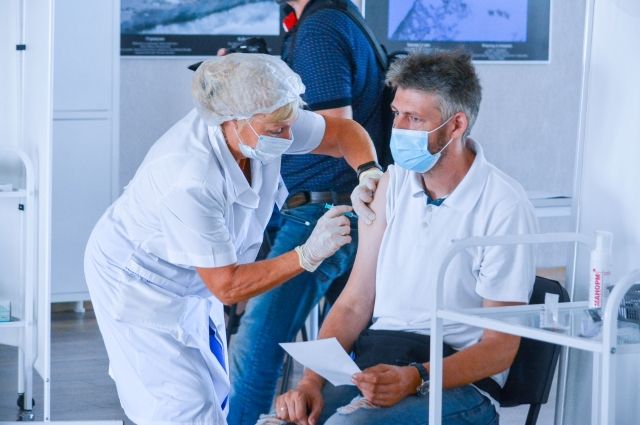 Названа причина закрытия пункта вакцинации в ТРЦ «Аура» Новосибирска