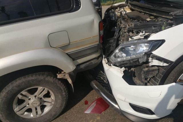 В Самаре дедушка-водитель Nissan X-Trail протаранил три автомобиля