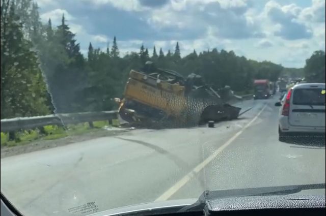 Пробка возникла на трассе М-5 в Челябинской области из-за ДТП с фурой
