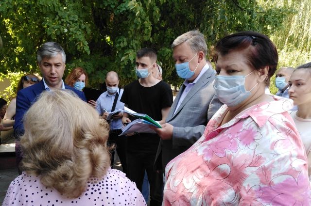 Алексей Логвиненко встретился с жителями Советского района на Аллее роз