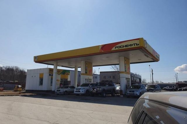 «РН-Востокнефтепродукт» увеличил объем доставки топлива на автозаправки региона для стабильного и бесперебойного поддержания работы розничной сети в условиях повышенного спроса в регионе.