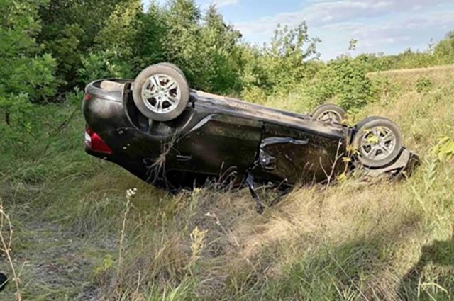 Под Безенчуком погиб водитель перевернувшегося в кювет Renault Logan