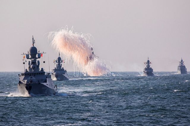 Военно-морской парад состоялся в Каспийске