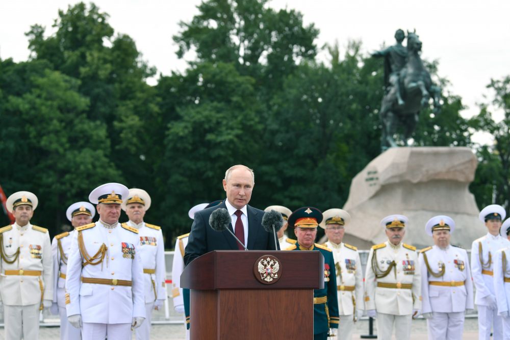 Парад принимал Верховный Главнокомандующий Вооруженными Силами РФ, Президент России Владимир Путин. 