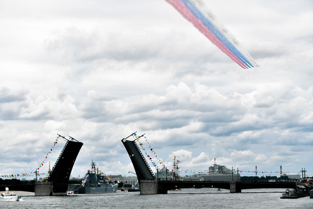 25 июля 2021 года в акватории Невы у Сенатской площади и в Кронштадте состоялся главный военно-морской парад.