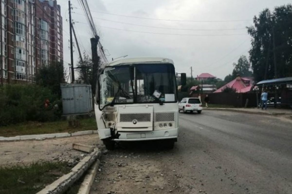 16 автобус томск. 510 Автобус Томск. Авария 510 автобус Томск. Автобус въезжает в Томск. 301 Автобус Томск.