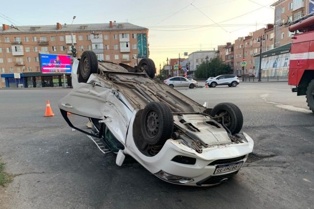 В Омске при столкновении двух автомобилей пострадал ребёнок