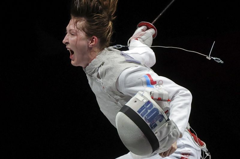 Лариса Коробейникова завоевала бронзовую медаль в соревнованиях по фехтованию на рапирах среди женщин
