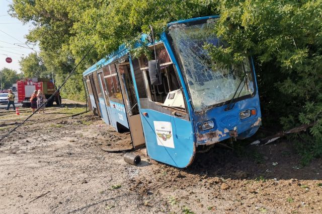 В Курске в ДТП с участием трамвая пострадали два человека