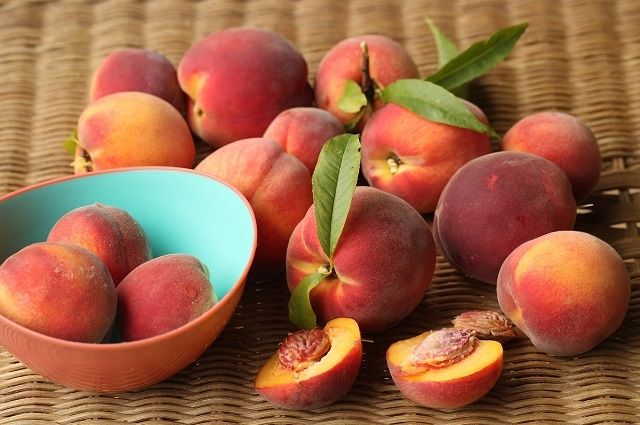 4 свойства персика: чем фрукт полезен для нашей кожи?
