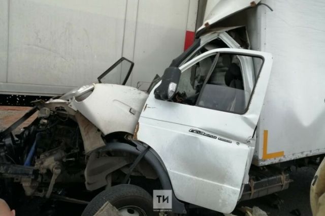 Водитель ГАЗели из Самары пострадал в ДТП с фурой из Екатеринбурга в РТ