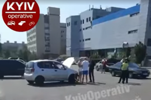 «Учил 9-летнего сына водить машину»: в Киеве урок вождения закончился ДТП