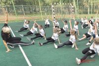 Эксперты считают, что уроки физкультуры должны увлекать детей и быть им по силам.