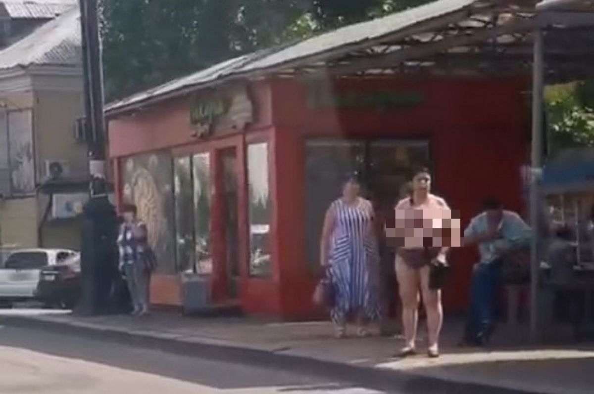 На голую женщину, гулявшую по Хабаровску, пожаловались в полицию |  ПРОИСШЕСТВИЯ | АиФ Хабаровск