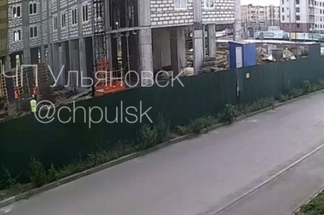 В Ульяновске со строящейся высотки упал 19-летний рабочий: парень погиб
