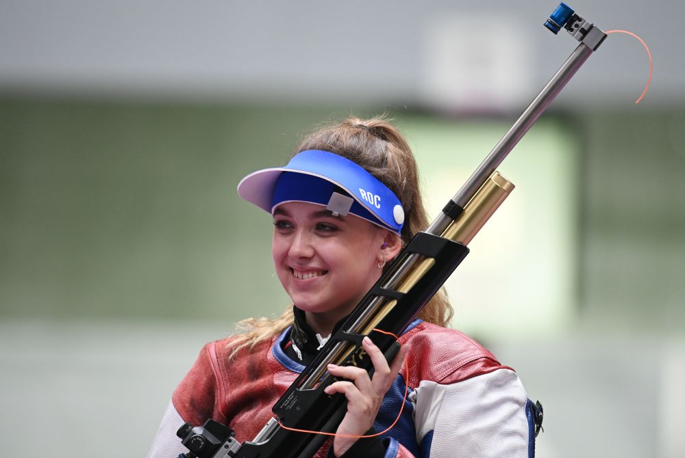 Анастасия Галашина завоевала серебряную медаль на соревнованиях по стрельбе из пневматической винтовки с 10 метров среди женщин