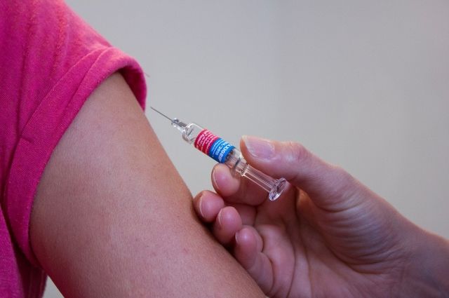 В Петербург доставили 22,2 тысячи доз вакцины «Спутник V»