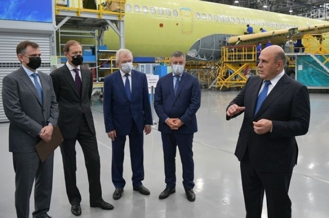 Михаил Мишустин посетил цеха Иркутского авиационного завода