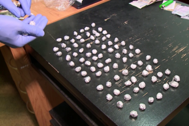 В Пензе у двух девушек изъяли 90 свертков с наркотиком
