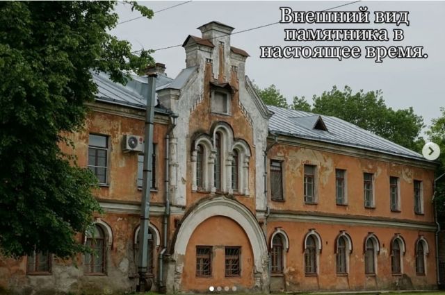Надвратный корпус подворья Печерского монастыря в Пскове отреставрируют