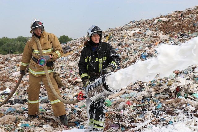 На уфимском полигоне ТБО в Черкассах вновь горел мусор
