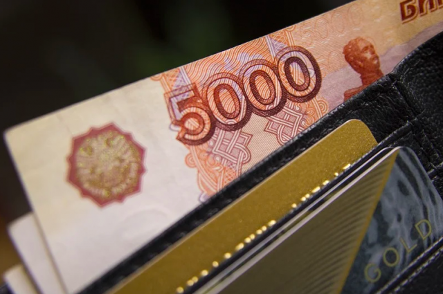 В Петербурге пожилая преподавательница академии перевела мошенникам 2,8 млн
