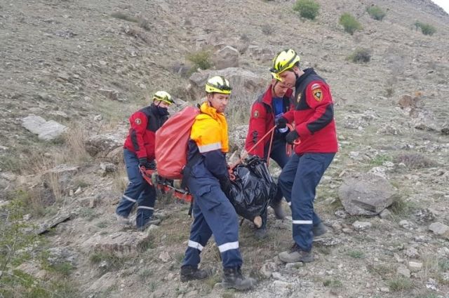 В Феодосии оказали помощь застрявшему на опасном склоне туристу