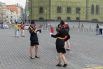 Выпускницы вуза МВД РФ фотографируются на Красной Площади.
